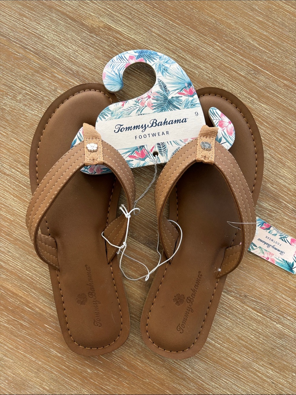 New With Tags Tommy Bahama Tan Brown Women’s Thong Sandals Size 9